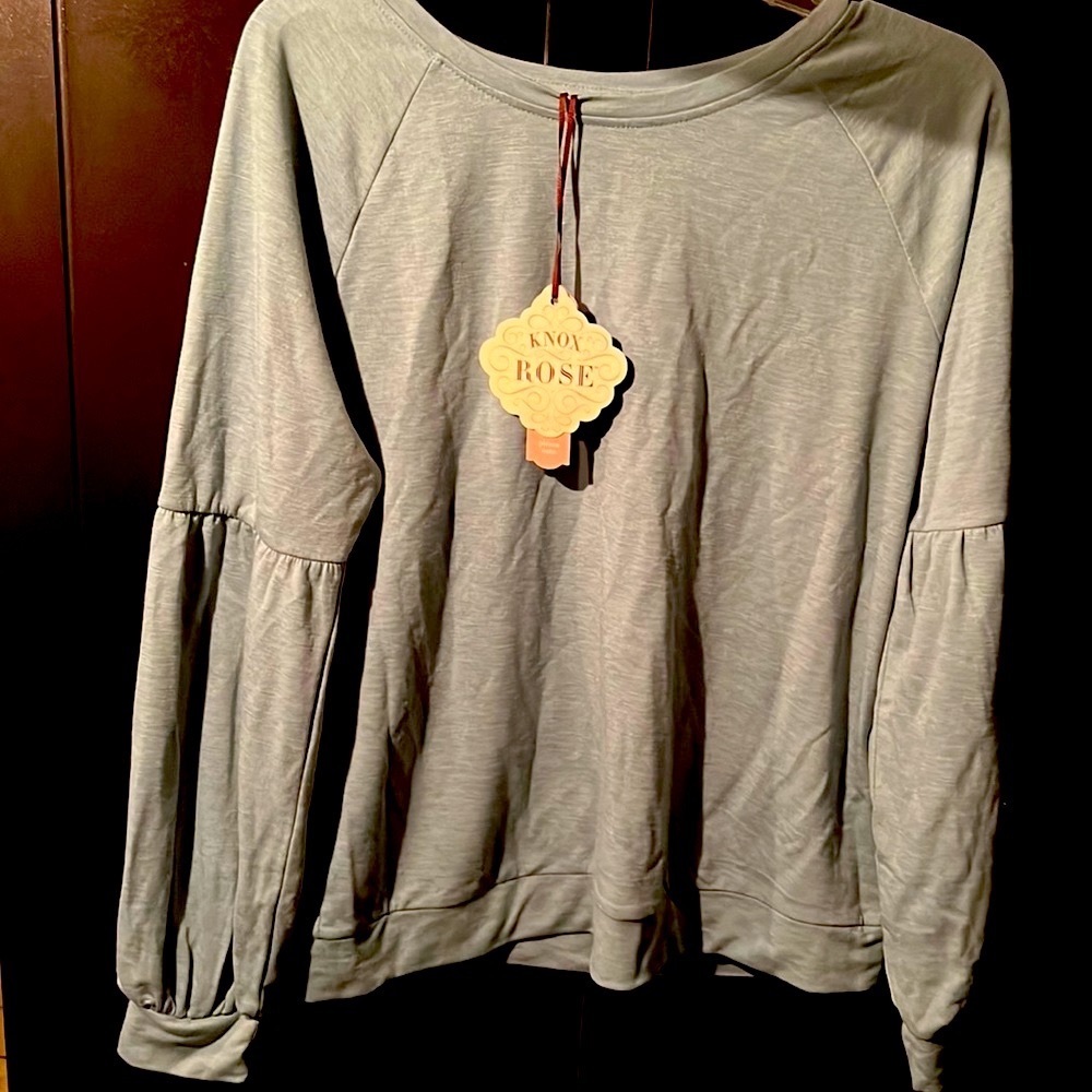 Know Rose Ladies knit top Large